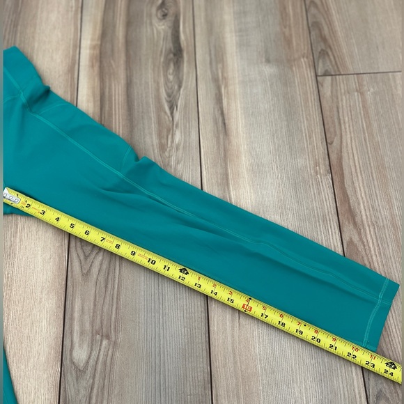 Lululemon Invigorate High-Rise Crop 23" - Picture 10 of 14